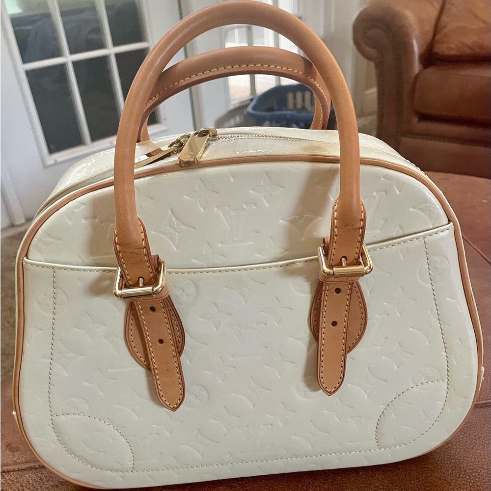 Louis Vuitton Ivory Summit Vernis handbag